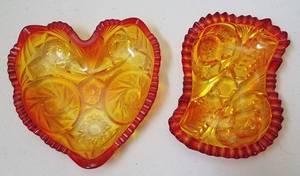 lot 285 image: LOT OF 2 CARNIVAL GLASS STYLE SMALL DISHES