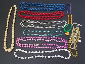 lot 287 image: LOT OF ASSORTED FASHION JEWELRY