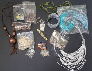 lot 288 image: LOT OF ASSORTED FASHION JEWELRY