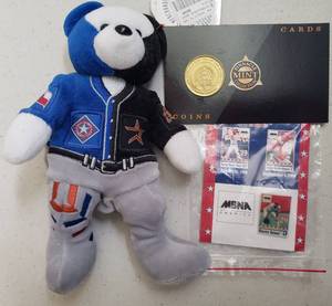 lot 356 image: LOT OF ASSORTED COLLECTIBLES (LONE STAR SERIES BEAR, PINS)