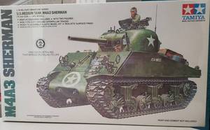 lot 370 image: U.S. MEDIUM TANK M4A3 SHERMAN MODEL IN UNOPENED BOX
