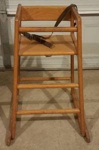 lot 264 image: MCDONALDS WOODEN HIGH CHAIR