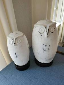 lot 1 image: Two Owls on Metal Base