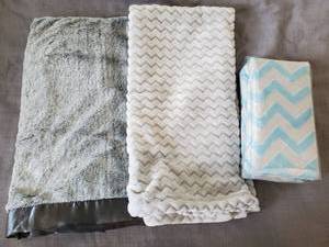 lot 8 image: Three Baby Blankets
