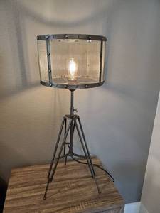 lot 18 image: Industrial Metal Table Lamp