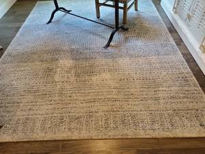 lot 34 image: Surya Fowler Collection 8 x 10 Area Rug