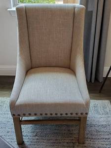 lot 62 image: Upholstered Chair