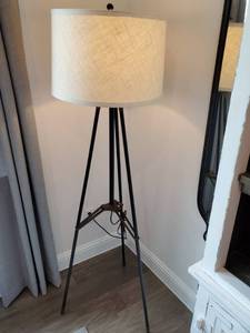 lot 64 image: Industrial Metal Tripod Floor Lamp