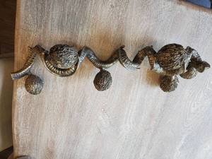 lot 83 image: Metal Decorative Vine with Pods