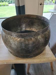 lot 85 image: Round Metal Container by Dimond Home