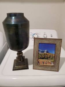 lot 97 image: Iridescent Metal Pedestal Vase & Frame