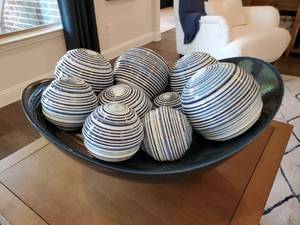 lot 129 image: Blue Ceramic Bowl with Blue & White Striped Ceramic Balls