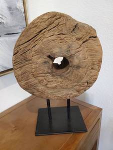 lot 147 image: Heavy Round Wood Piece on Metal Stand