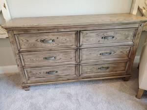 lot 167 image: Six Drawer Wood Dresser