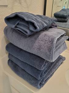 lot 181 image: Navy Towels