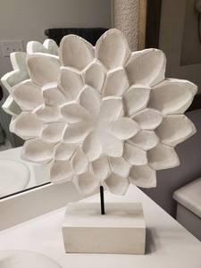 lot 209 image: Whitewashed Wooden Flower on Stand Yakima I