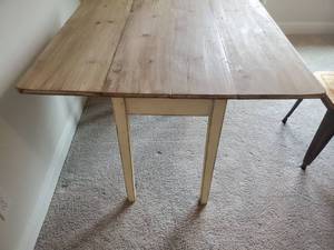 lot 215 image: Rustic & Distressed Drop Leaf Table