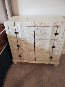 lot 221 image: Coast to Coast 3-Drawer Chest