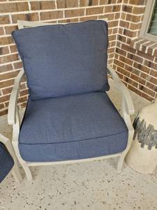 lot 152 image: Summer Classics Grey Metal Chair with Navy Cushions