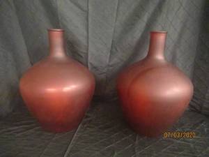 lot 105 image: DUO SULLIVAN GIFT RED FROSTED GLASS BOTTLENECK VASE 21 HEIGHT&nbsp