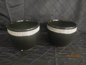 lot 113 image: DUO GLAMOUR BLACK WITH FAUX DIAMOND TRIM ROUND VASE&nbsp7X6