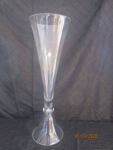 lot 132 image: ABIGAILS OSLO CLEAR GLASS VASE&nbsp 31 12 HEIGHT&nbsp