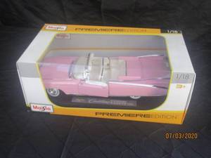 lot 135 image: MAISTO PREMIERE EDITION 118 DIECAST METAL CADILLAC ELDORADO BIARRITZ 1959
