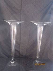 lot 139 image: DUO CLEAR GLASS FLARED TRUMPET 25 VASES&nbsp 12 DIAM