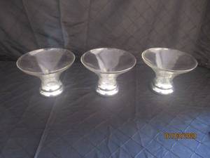 lot 140 image: TOTAL OF 3 GLASS CANDLE HOLDER WITH SILVER BASE&nbsp