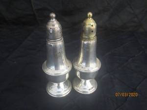 lot 185 image: REED &amp BARTON STERLING SILVER ANTIQUE&nbsp SALT &amp PEPPER SHAKERS WEIGHTED&nbsp