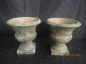 lot 82 image: DUO NEO-CLASSICALAGED URNS INDOOR OUTDOOR&nbsp&nbsp&nbsp 10.5 HEIGHT 9.5 DIAM
