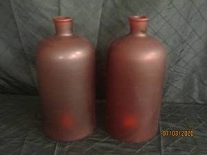 lot 100 image: DUO SULLIVAN GIFT RED FROSTED GLASS BOTTLENECK VASE&nbsp 15 &nbsp HEIGHT&nbsp