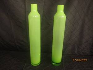 lot 107 image: DUO CYS EXCEL GLASSWARE 20 H LIME GREEN HAND BLOWN 20 GLASS VASES&nbsp