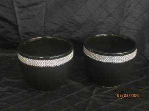 lot 115 image: DUO GLAMOUR BLACK WITH FAUX DIAMOND TRIM ROUND&nbsp VASE&nbsp7X6