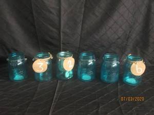 lot 187 image: TOTAL OF 6 BLUE FRESH CUTS GLASS ACCENTS MASON JARS&nbsp