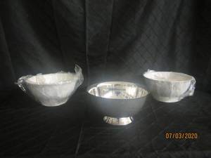lot 188 image: TOTAL OF 3 NEW GODINGER SILVER ART CO. PEDESTAL&nbsp 10 DIAM BOWLS