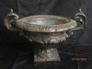 lot 189 image: URN STONE HANDLES CLASSIC PEDESTAL PLANTER&nbsp INDOOR OUTDOOR&nbsp