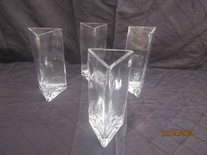 lot 203 image: TOTAL OF 4 CLEAR GLASS TRIANGLE VASE&nbsp