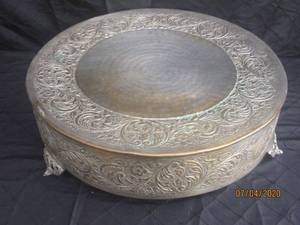 lot 222 image: SILVER ROUND FOOTED EMBOSSED FLORAL DESIGN METAL CAKE STAND&nbsp&nbsp19 DIAM
