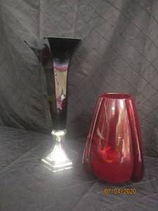 lot 233 image: TOTAL OF 2&nbsp GLASS&nbsp VASE &nbsp&nbsp11.5 H&nbsp RED &amp &nbsp 18 H BLACK WITH SILVER BASE&nbsp