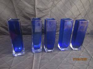 lot 247 image: TOTAL OF 5 AAC&nbsp GLASSWARE COBALT BLUE RECTANGLE OPENING GLASS VASE&nbsp7.5 HEIGHT&nbsp