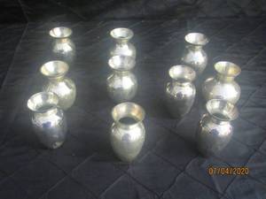 lot 253 image: TOTAL OF 10 HEAVY QUALITY VINTAGE COLLECTIBLE TWOS COMPANY SILVERPLATED MINATURE POSEY BUD VASES&nbsp