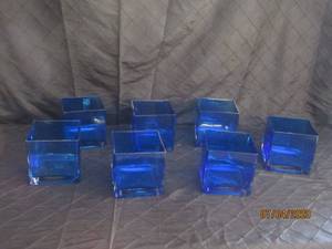 lot 254 image: TOTAL OF 7 COBALT BLUE SQUARE OPENING GLASS VASE&nbsp5 X 5&nbsp