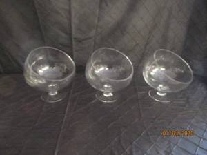 lot 263 image: TOTAL OF 5 PEDESTAL CLEAR GLASS SLANT CUT UNIQUE&nbsp BOWL VASE&nbsp10 H&nbsp8 DIAM&nbsp