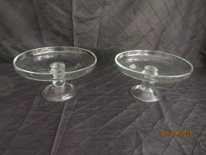 lot 264 image: DUO GLASS PEDESTAL CAKE STANDS&nbsp10 DIAM&nbsp