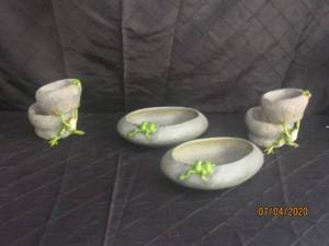 lot 275 image: TOTAL OF 4 REGENCY INTERNATIONAL RESIN PAIR FROGS MOVING STONE POTS&nbsp