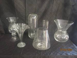 lot 277 image: TOTAL OF 6 ASSORTED CLEAR GLASS VASES
