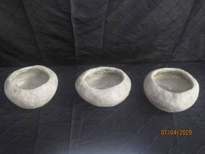 lot 287 image: TOTAL OF 3 REGENCY INTERNATIONAL STONE ROCK PLANTERS&nbsp&nbsp7.5  DIAM&nbsp&nbsp3.75 HEIGHT&nbsp