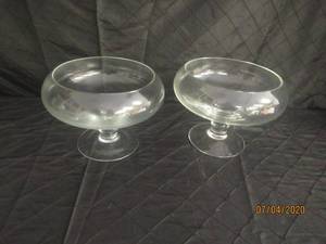 lot 297 image: DUO WGV PEDESTAL CLEAR GLASS BOWL VASE&nbsp7 HEIGHT&nbsp&nbsp8 DIAM&nbsp