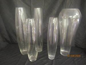 lot 322 image: TOTAL OF 5 ASSORTED GLASS VASE&nbsp